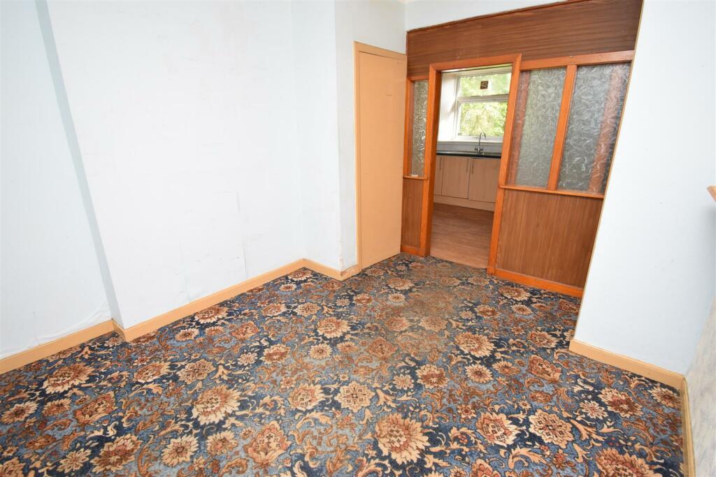 DINING ROOM.JPG