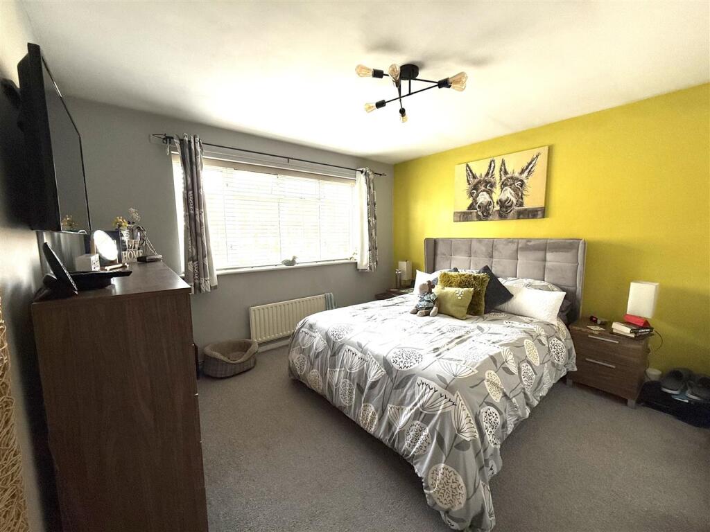 1 THORN CLOSE BED 5.jpeg