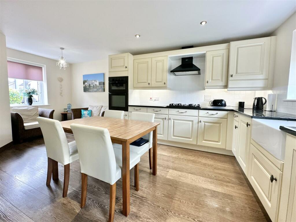 Kitchen_.jpeg