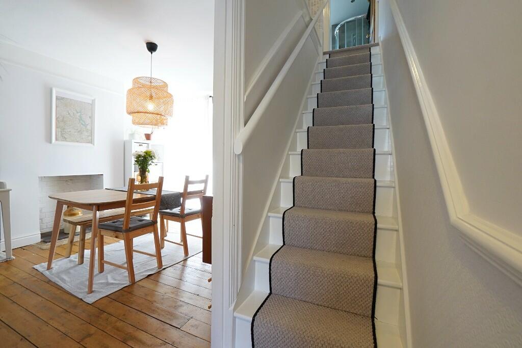 Hallway to living rm