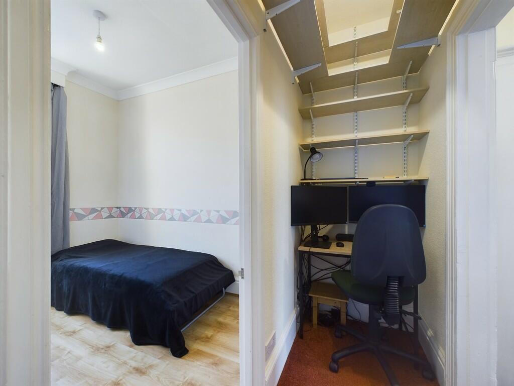 CAM02089G0-PR0381...