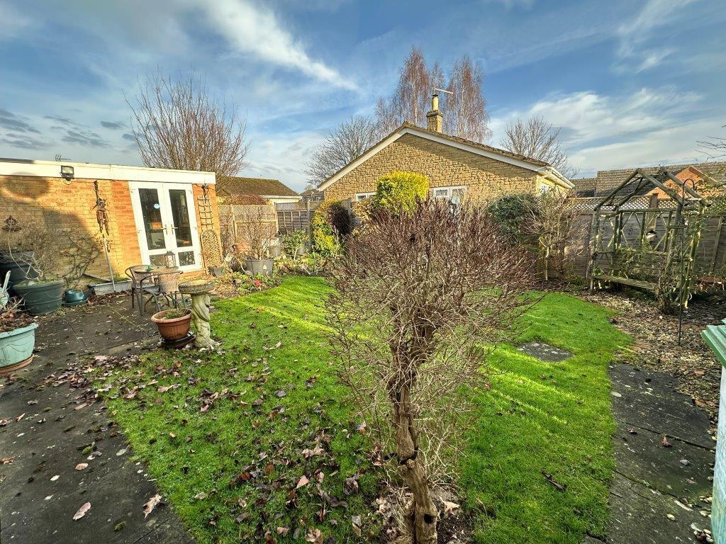 4 Home Close, Greens Norton (21).jpg