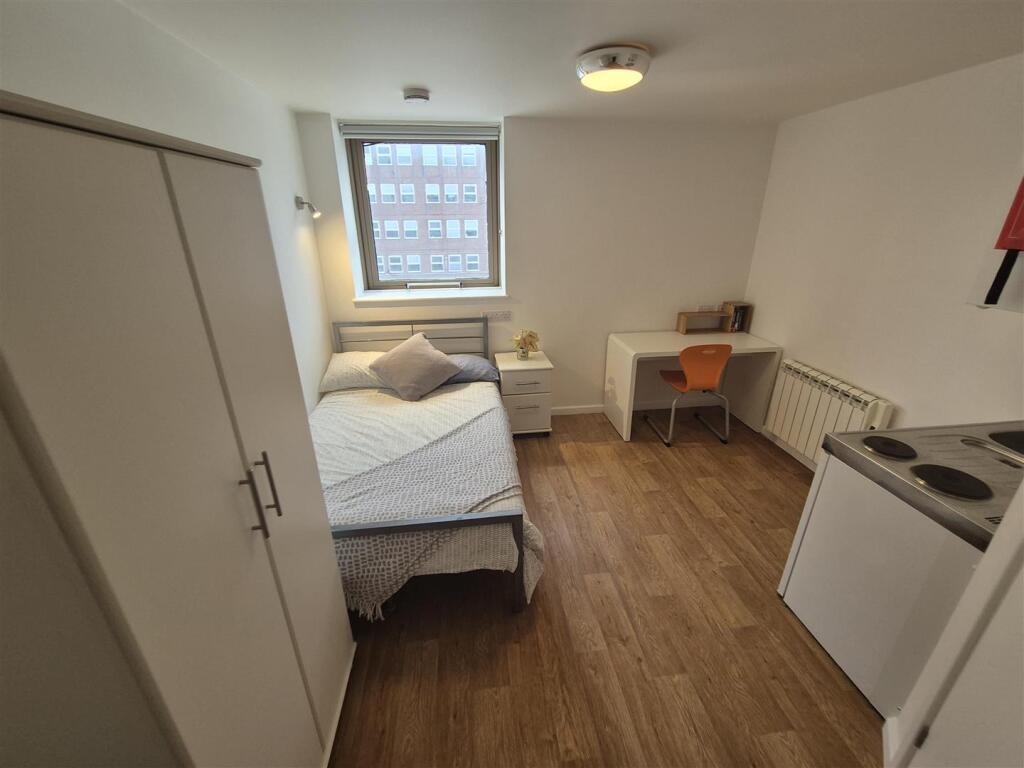Studio Flat with Bills Included!