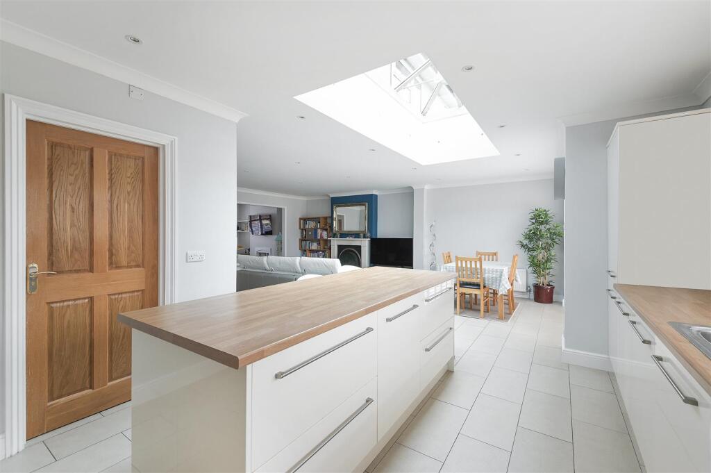 ROUNDWOOD WAY (5).jpg