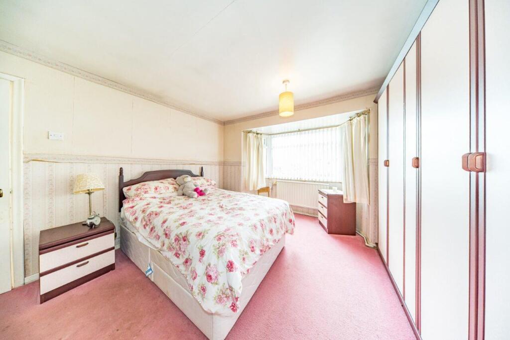 10 fairholme ave bedroom 1 2.jpg