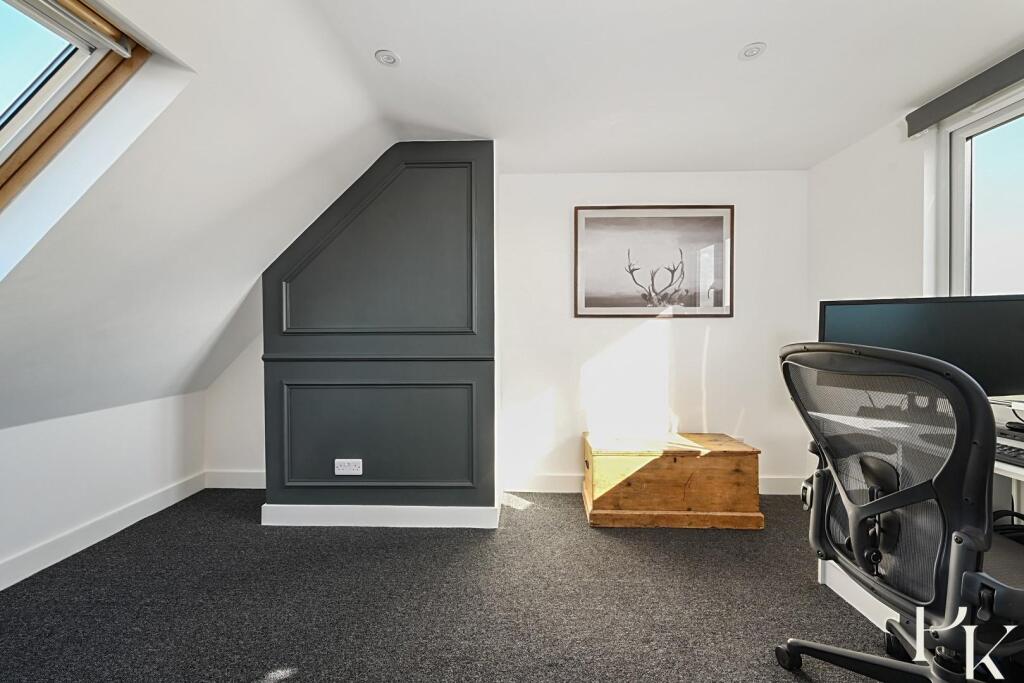 12 Brambledean Road, bn41 (8).jpg