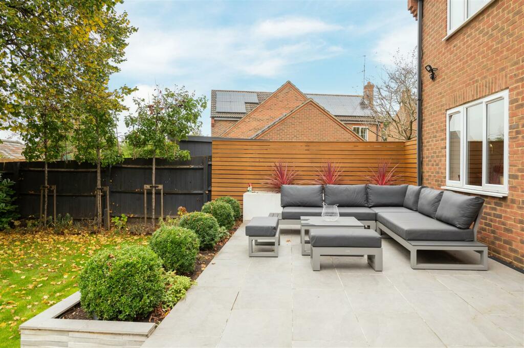 1 Woodside Gardens, Hitchin-43.jpg