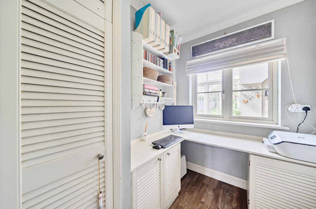 1348330-6-68bb411...