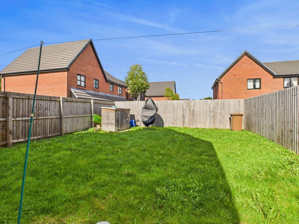 CAM03729G0-PR0143-STILL034