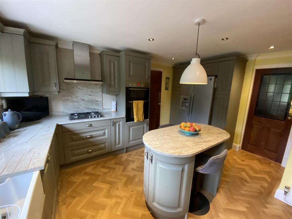 Kitchen: