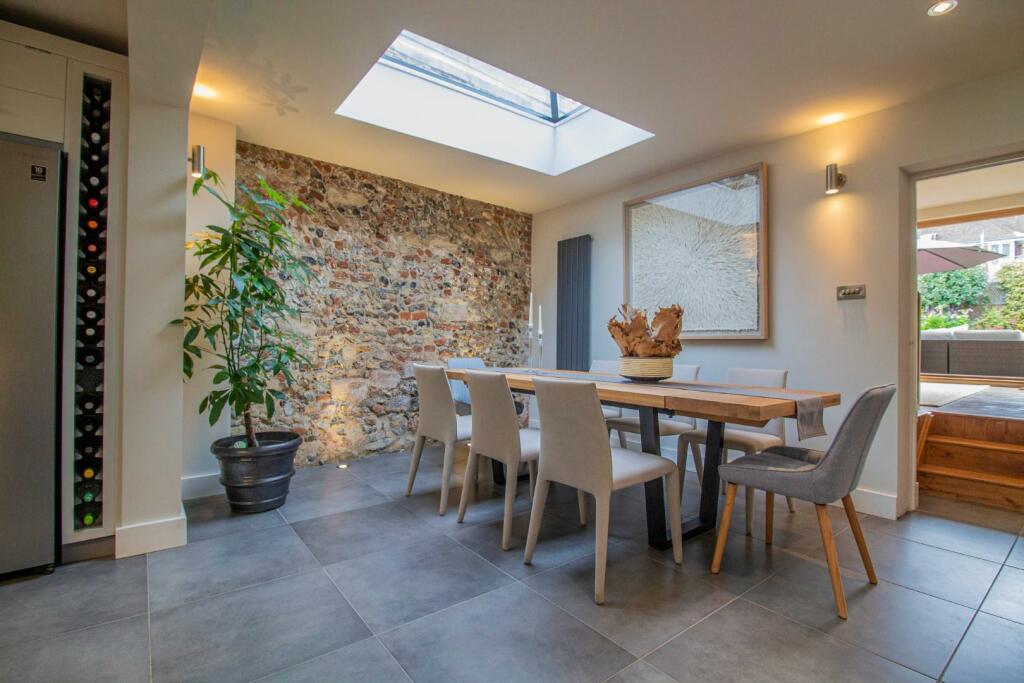 48 College Street [Dining Area] 01.jpg