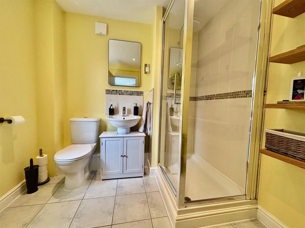 Shower Room/En suite