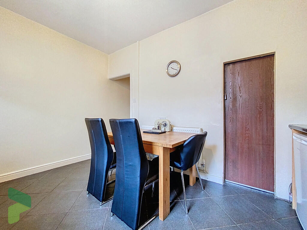 Fitted Dining Kit...