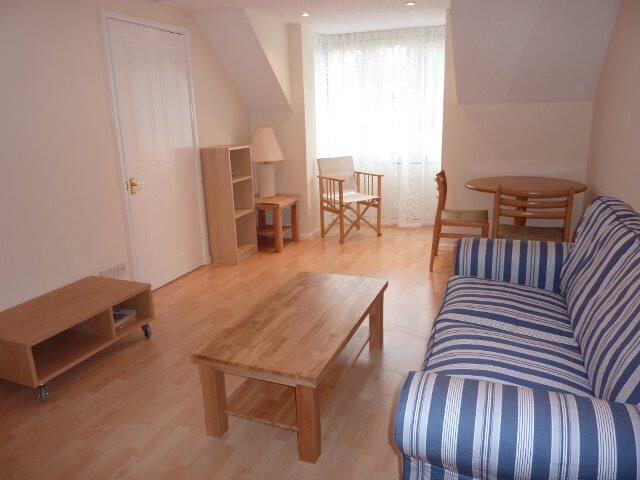 SITTING/DINING ROOM