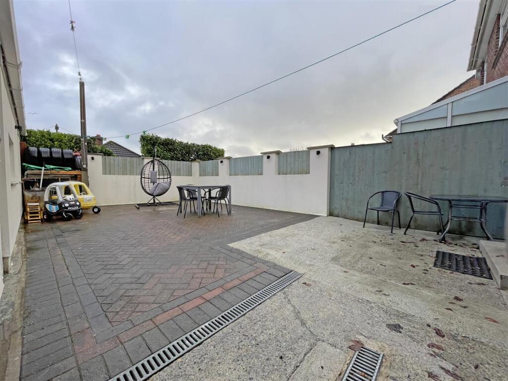 Moreton Ave 27 - Garden 2.jpg