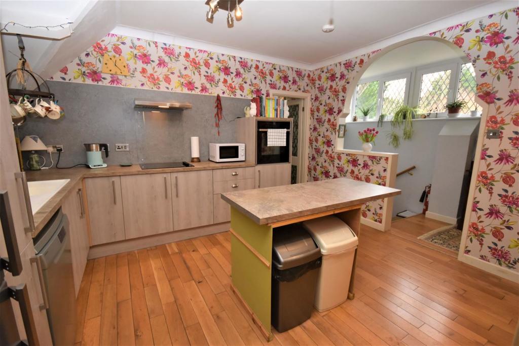 Kitchen..JPG