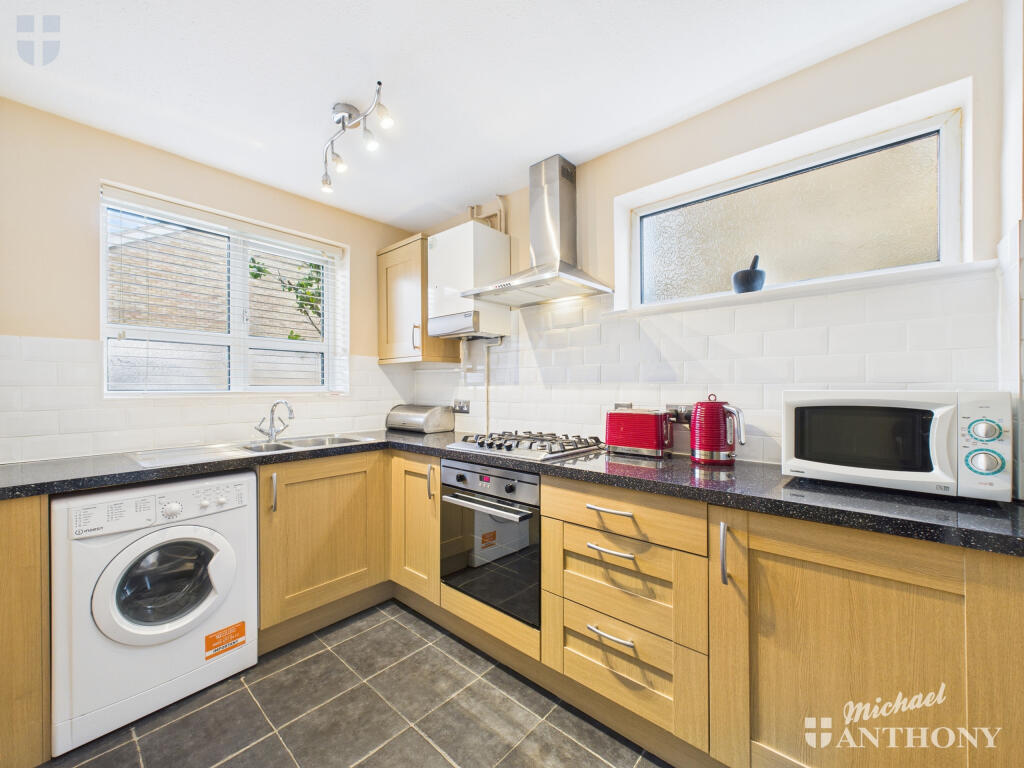 CAM03218G0-PR0812-STILL007