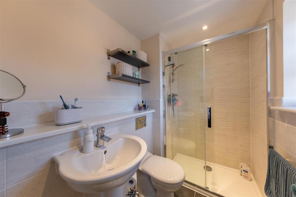 15 Wavell Way-019.jpg