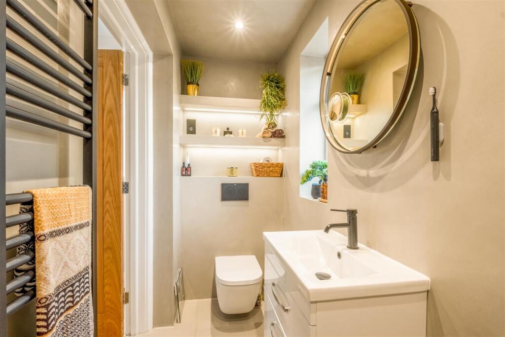 1 windlesham Close-13.jpg