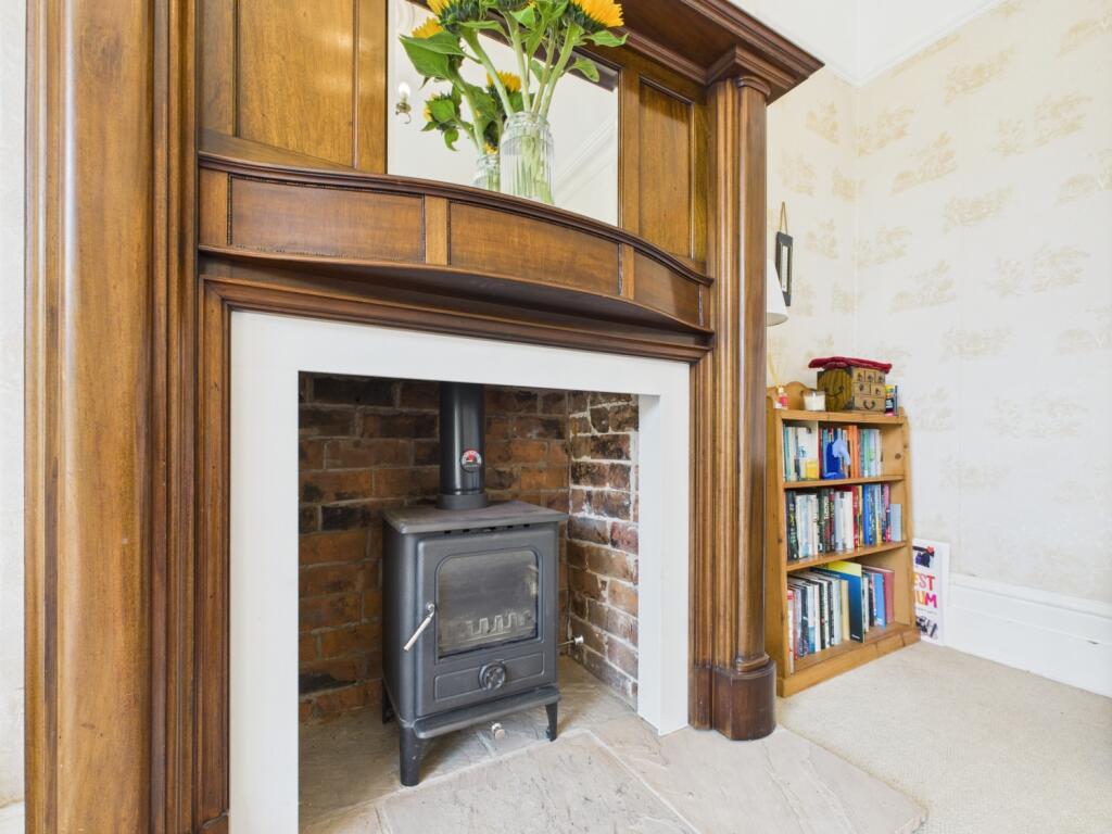 CAM02386G0-PR0133-STILL009