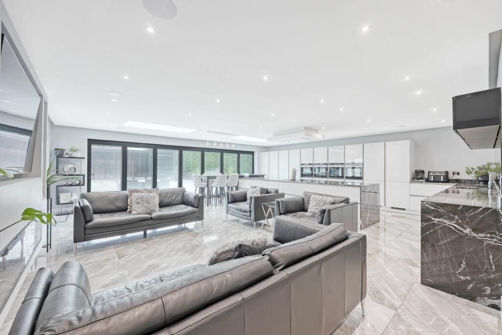 Kitchen Family Room