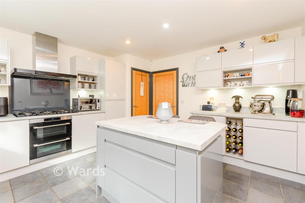 Kitchen/ Breakfast Room
