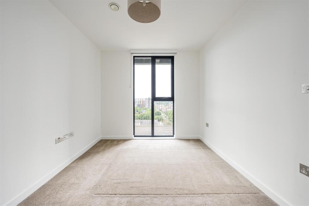 Station Approach, E17