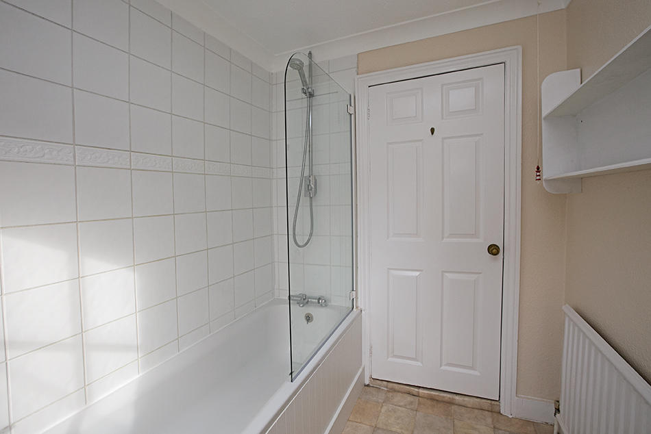 Bathroom off bed 1