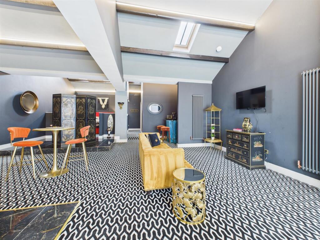 Open Plan/Lounge/Kitchen/Dining/Bedroom