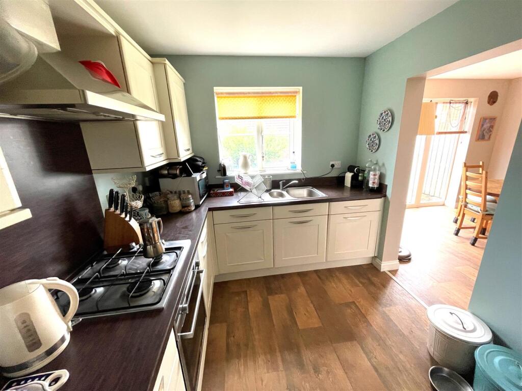 Kitchen 1.jpg