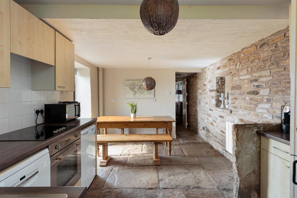 Kitchen/Dining Area