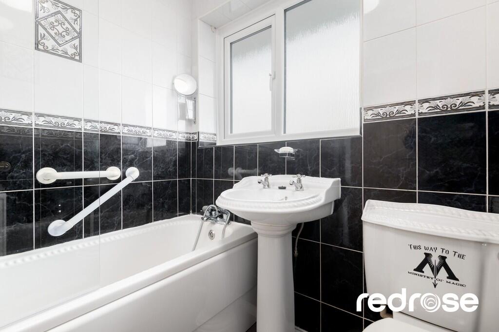 web_18 Harlech Dr...