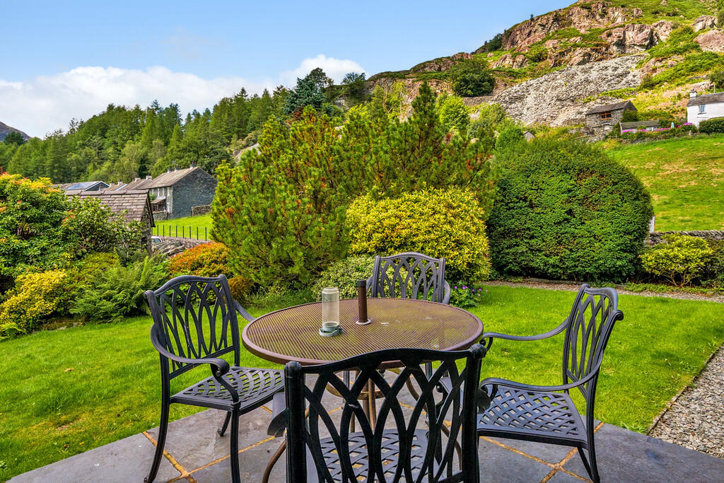 Private patio wit...