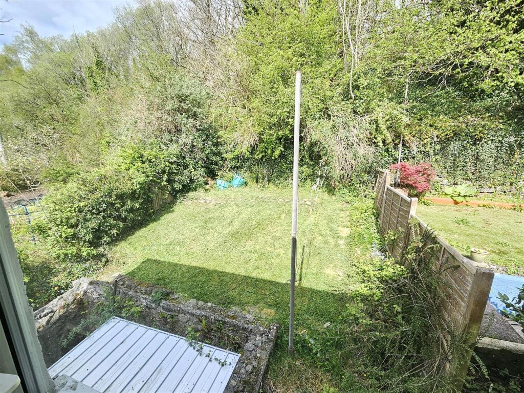 Rear Garden View from Bedroom 2.jpg