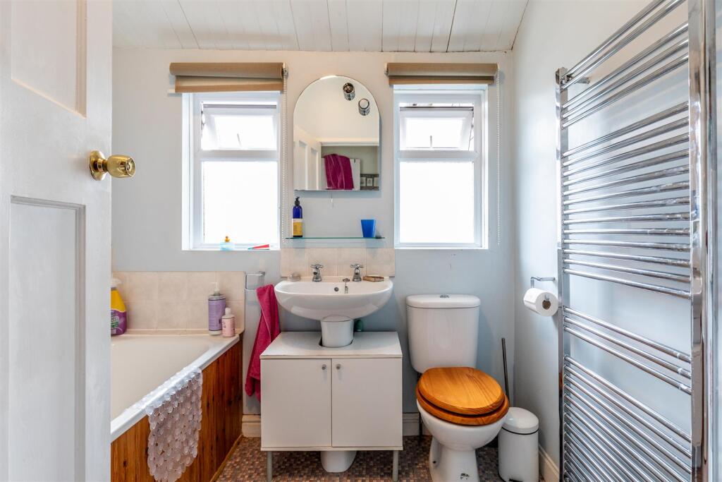 Halsbury Road, Westbury Park Bathroom.jpg