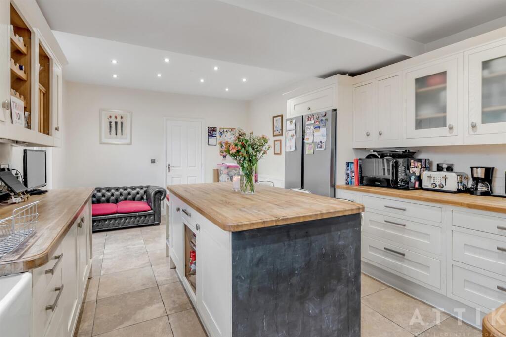 Attik 5, Stradbroke Road Gorleston, NR31 7AQ (38).