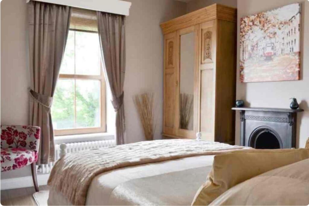 Front Bedroom.jpg