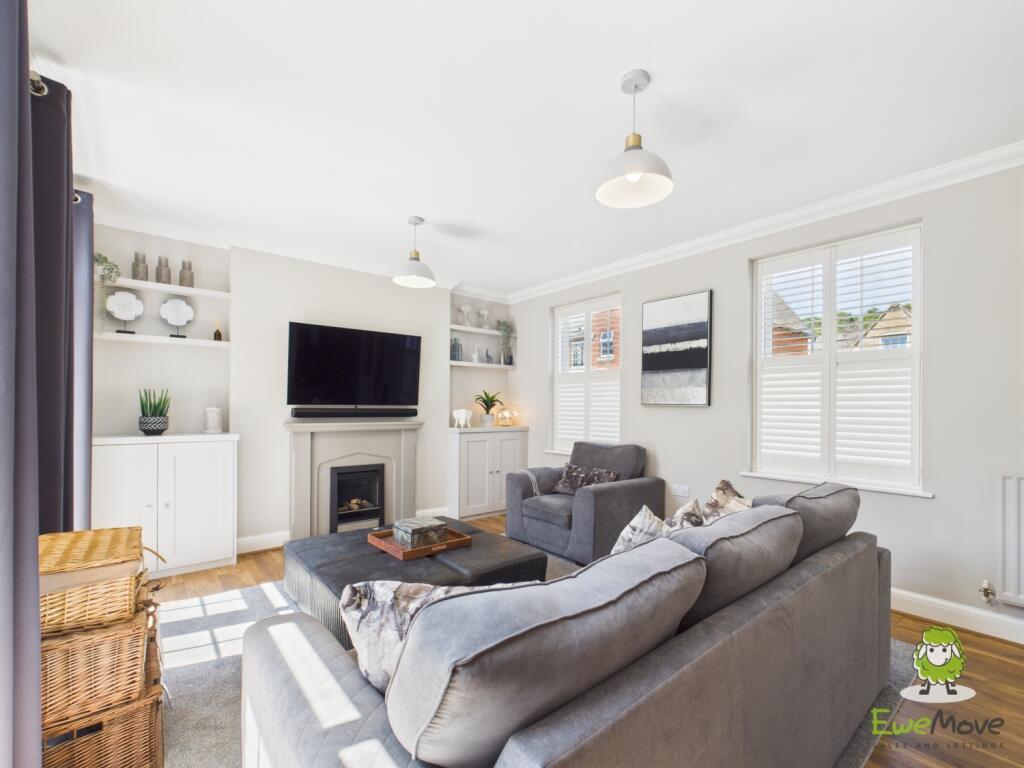 CAM03778G0-PR0247-STILL010