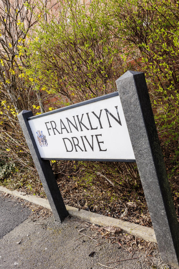 12 Franklyn drive-25