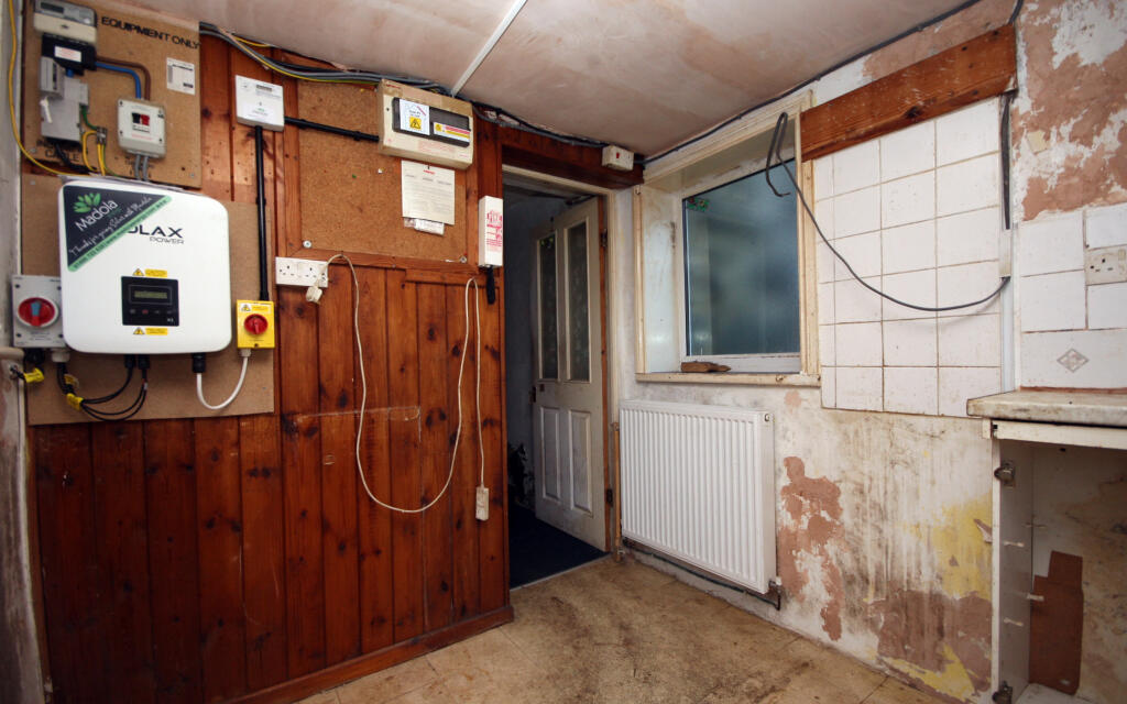Kitchen 1 Tyn Radd Rhiwlas -6 T202505021532.jpg
