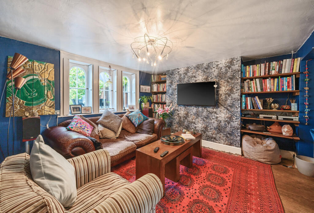 1300957-8-68375ce...