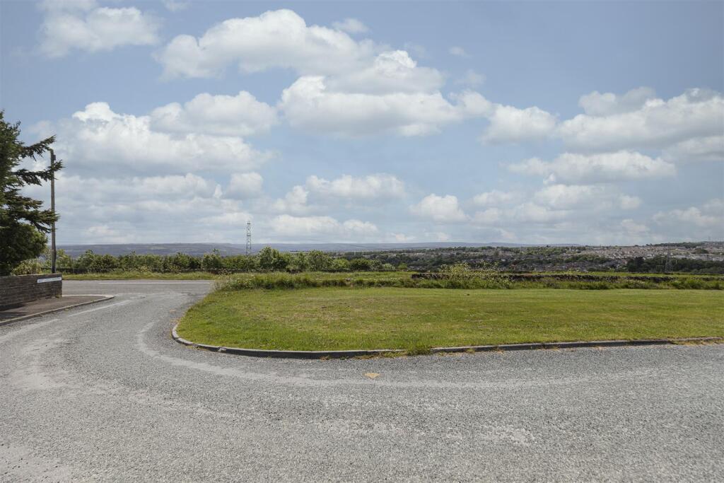 Bramleys Estate Agents - West Lodge Crescent - Ain