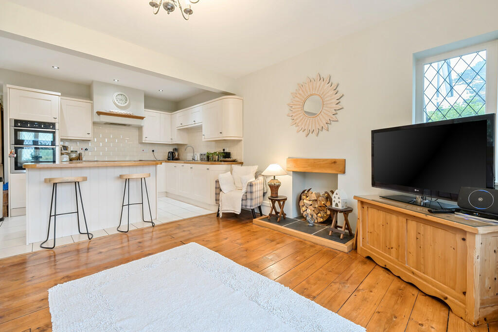 Kitchen/Living Ar...
