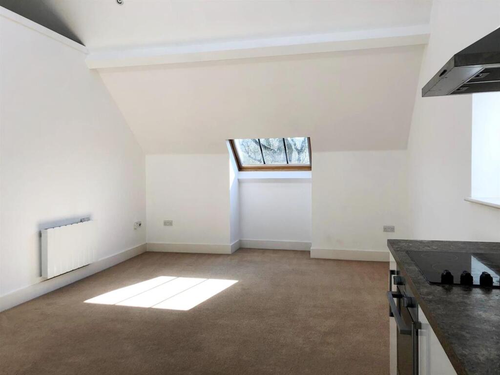 LivingRoom2.jpg