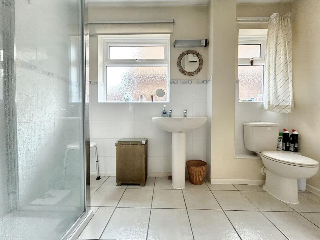 SHOWER ROOM
