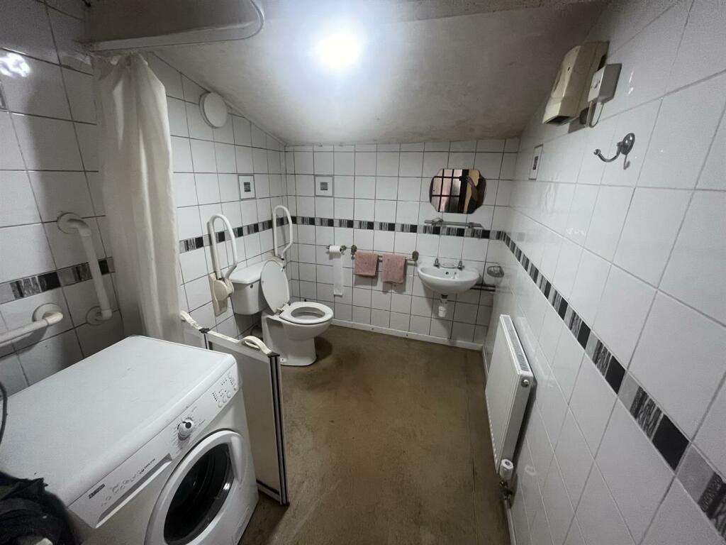 SHOWER ROOM/WET ROOM