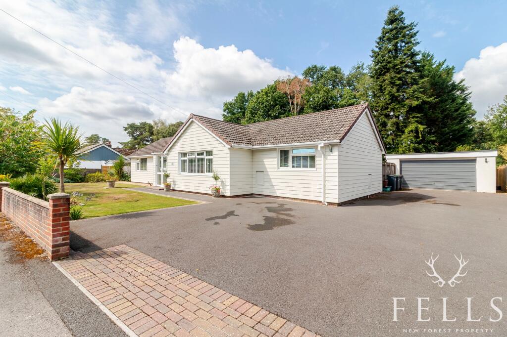 Webbs Close, Ashley Heath, BH24