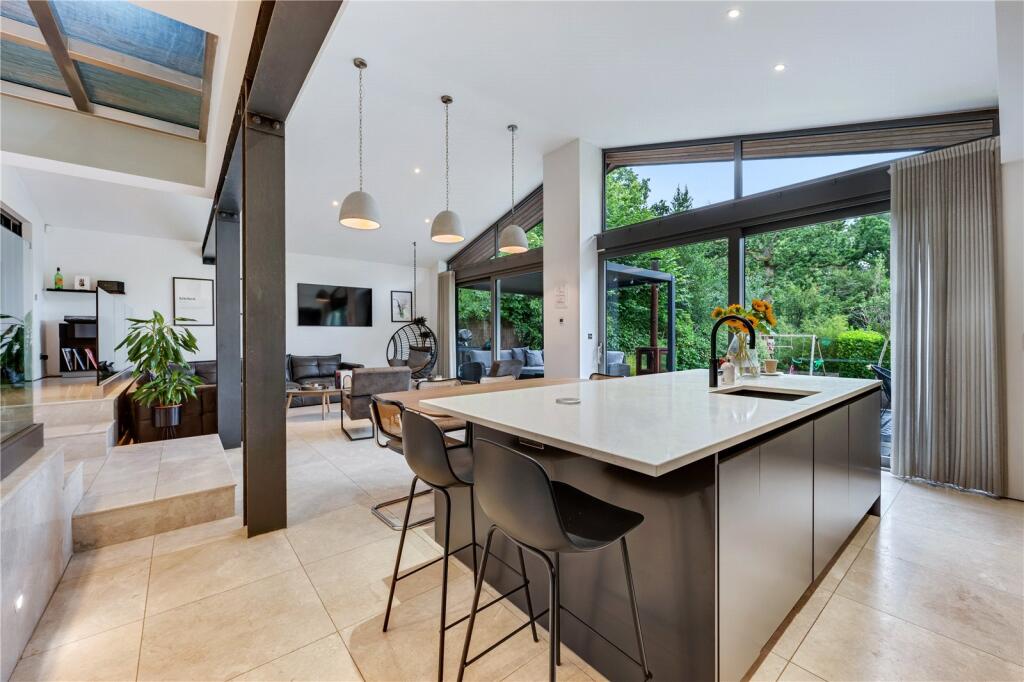 Kitchen/ Dining Room