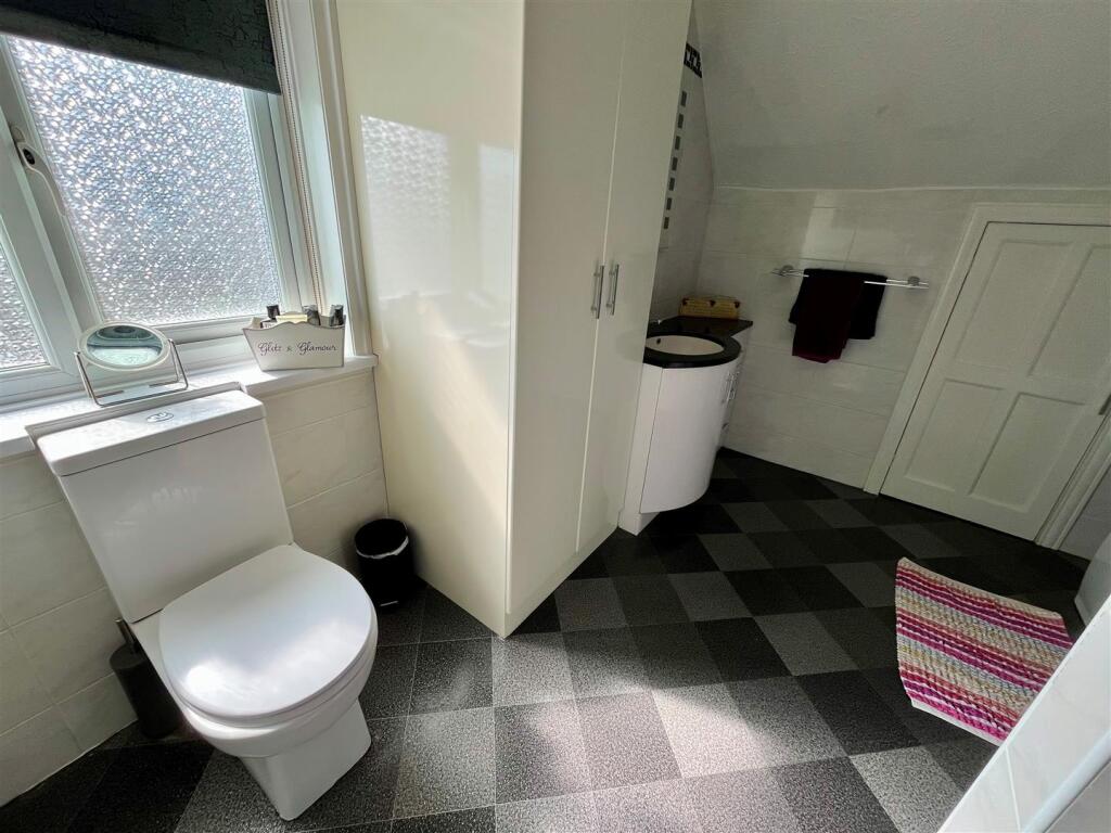 Bathroom - additional image.jpg