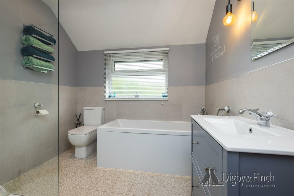 120, Bingham Road Radcliffe-On-Trent, NG12 2GT-25w